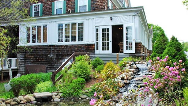 A two-story house with a pond and a waterfall in the garden. - Crafts Inn, Hotel Suite with pool and hot tub. (Wilmington)