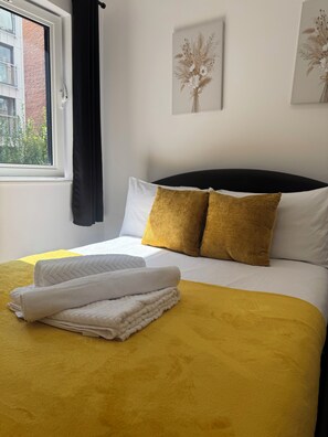 2 bedrooms, iron/ironing board, WiFi, bed sheets