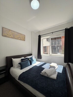 2 chambres, fer et planche à repasser, Wi-Fi, draps fournis