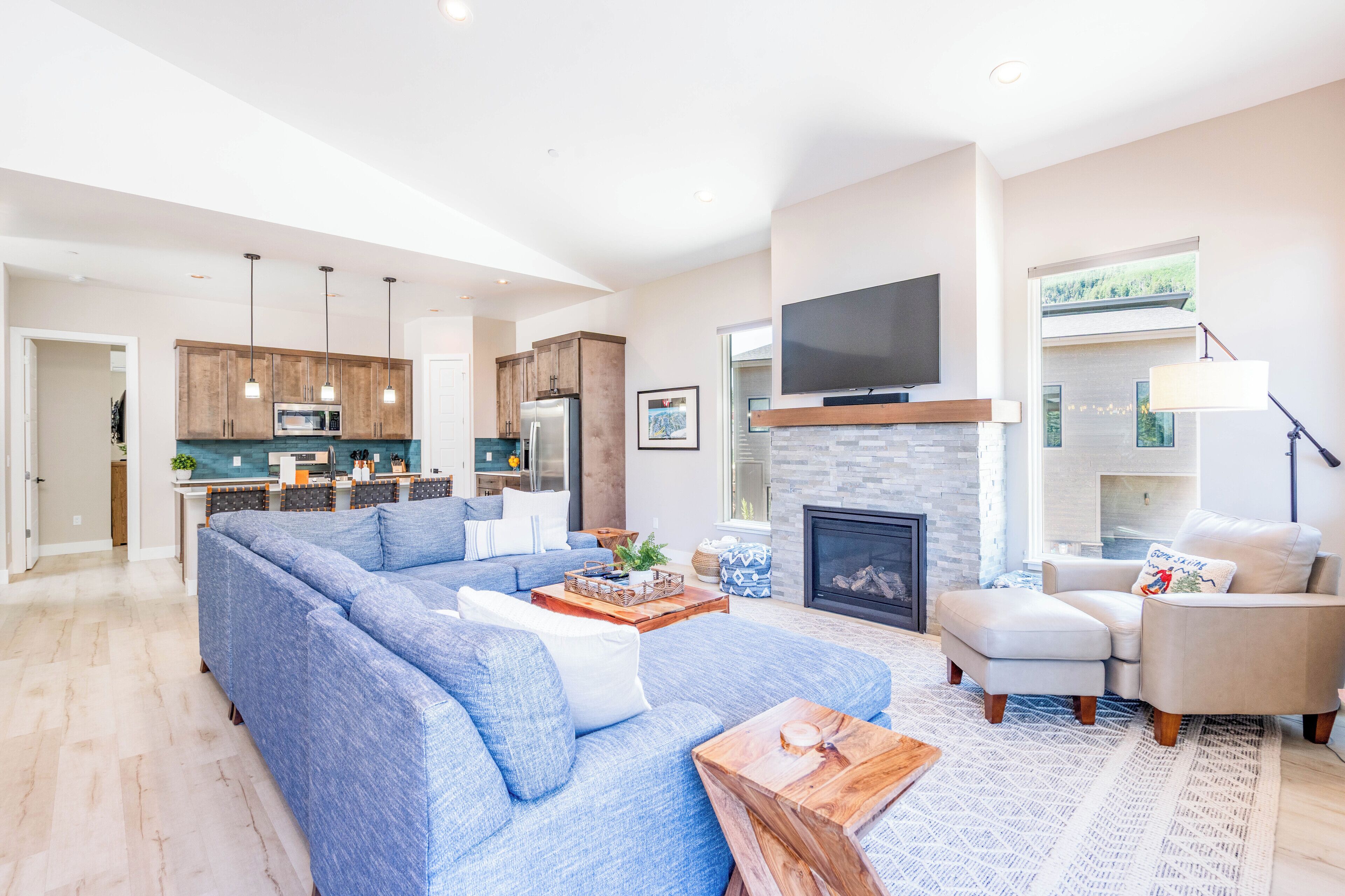 Télévision, cheminée