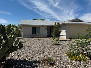 Exterior - Free RV parking, two car garage, fenced backyard, minutes to Westgate (Glendale)