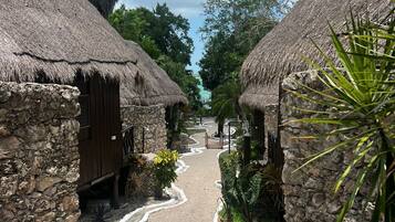 Classic Bungalow, 1 King Bed, Balcony | Laptop workspace, rollaway beds, free WiFi, bed sheets