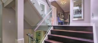 1b1b Queen bed, share bathroom, Sheppard Elegant house 5mins to Fairview mall