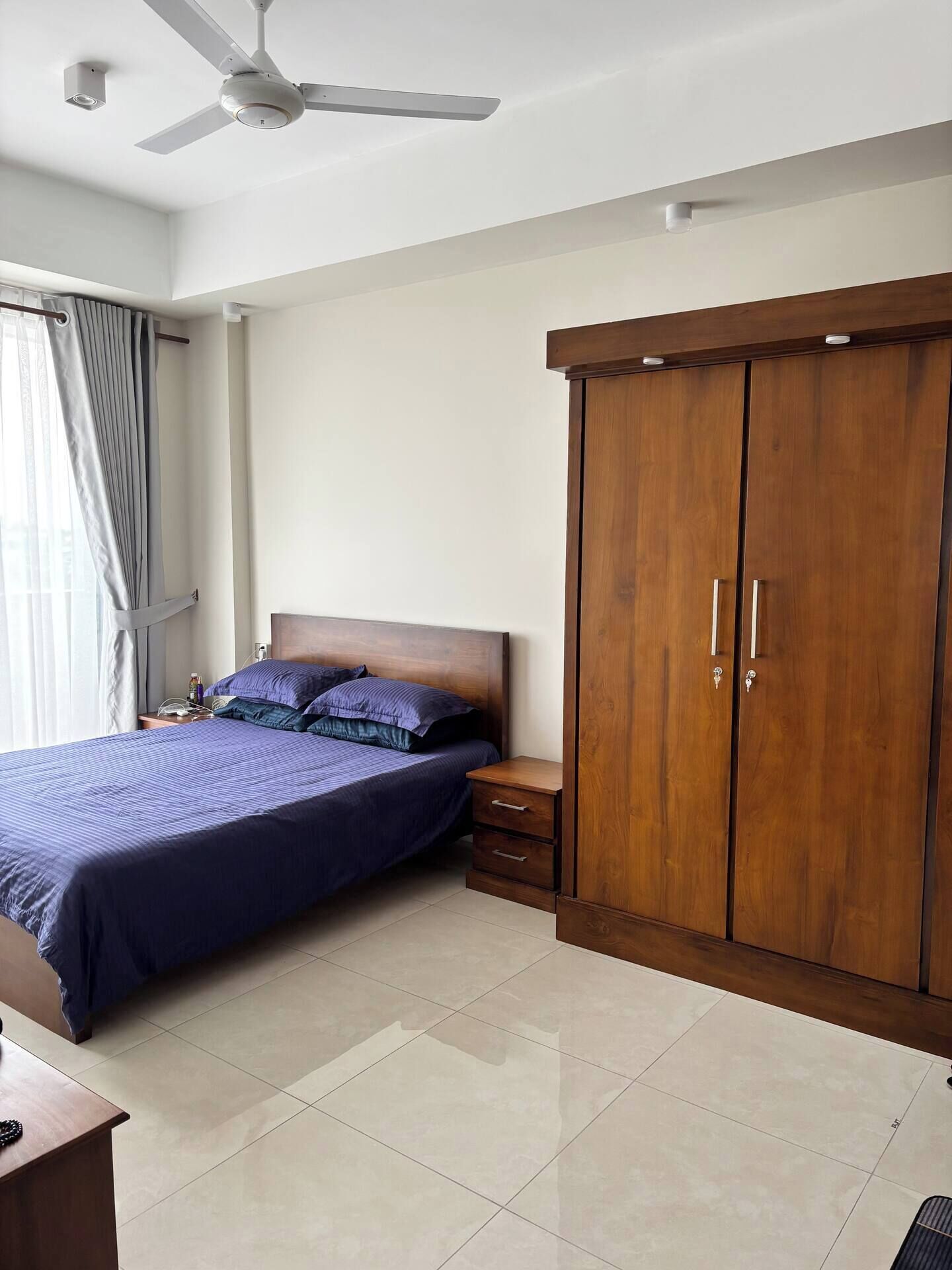 3 habitaciones, tabla de planchar con plancha, wifi y ropa de cama 