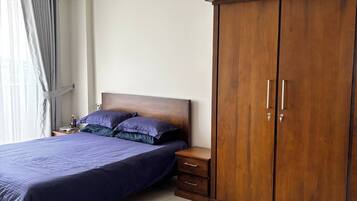 3 habitaciones, tabla de planchar con plancha, wifi y ropa de cama
