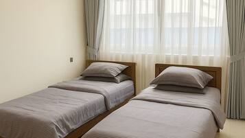 3 bedrooms, iron/ironing board, WiFi, bed sheets