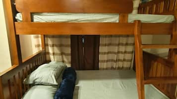 1 bedroom, bed sheets
