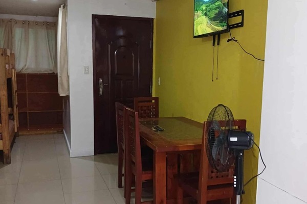 Living Area/Dining Area