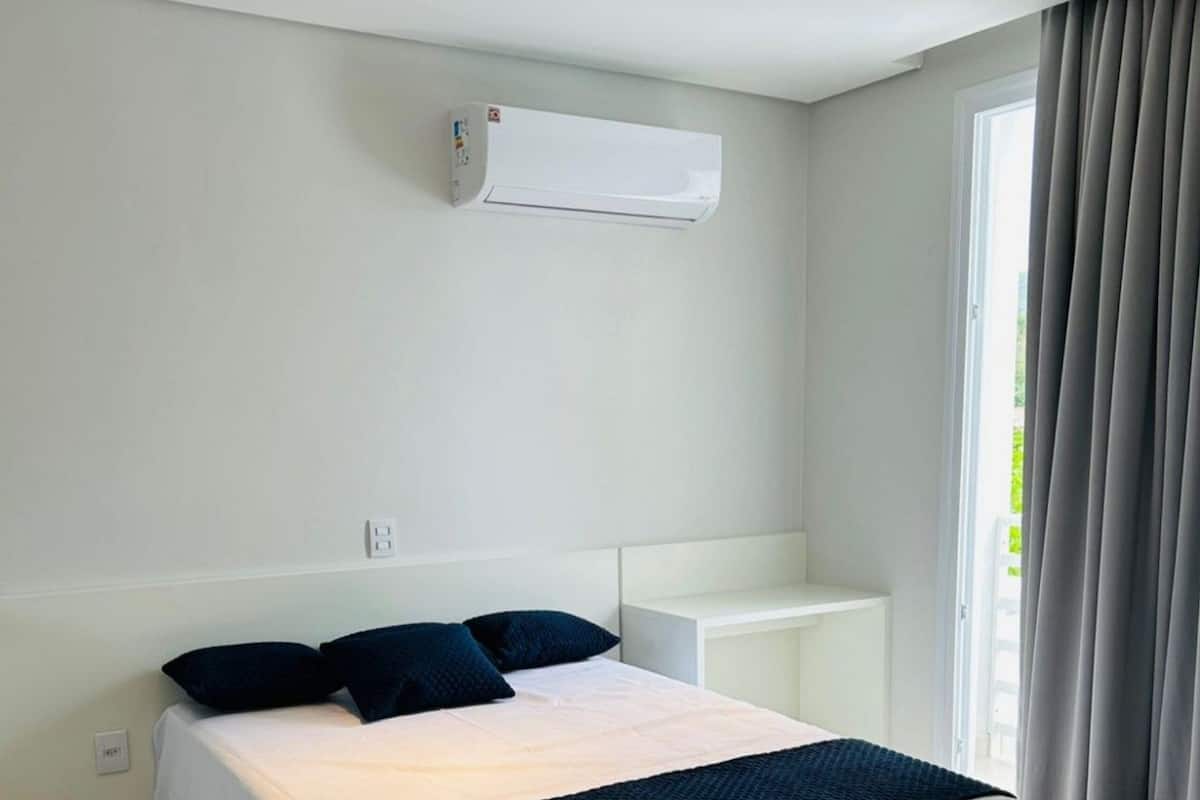 Apto Praia da Armação - D´Santa Loft´s - Penha | 고급 침구, 책상, 무료 WiFi, 각각 다른 스타일의 인테리어