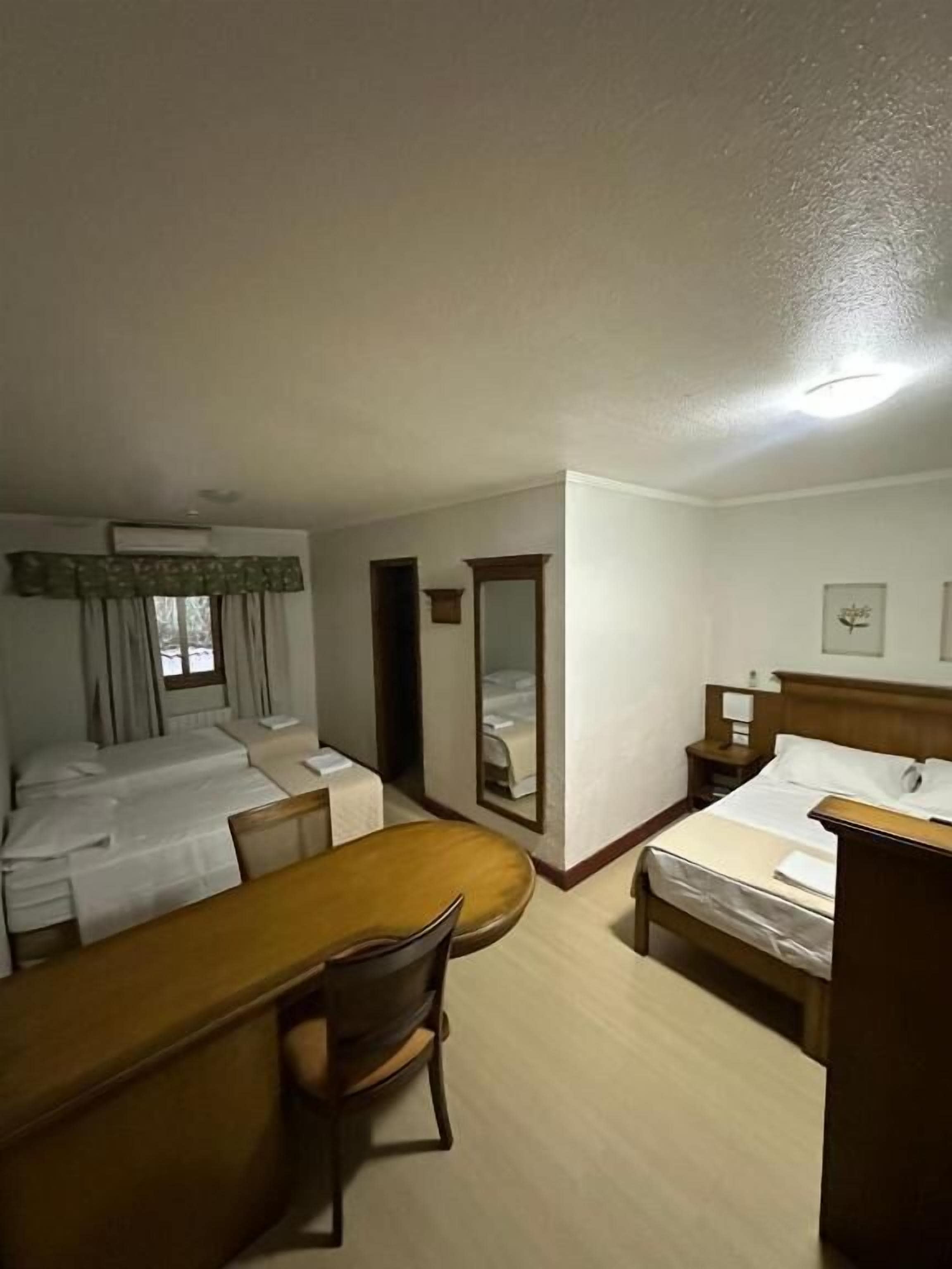 Habitación cuádruple Deluxe, vistas a la montaña | Wifi gratis