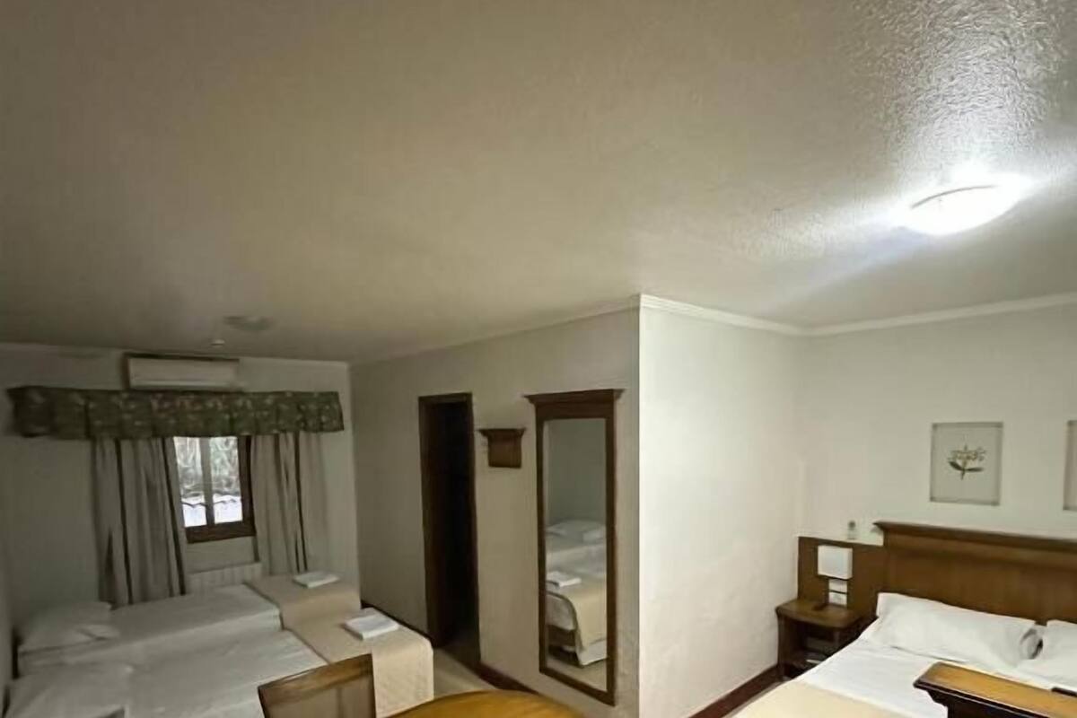 Habitación cuádruple Deluxe, vistas a la montaña | Wifi gratis