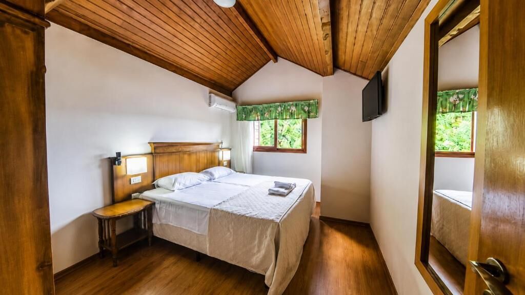 Habitació quàdruple Deluxe, vistes a la muntanya | Wifi gratuïta 