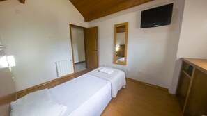 Departamento superior, vista a la montaña | Vista al jardín