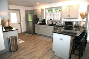 ميكروويف، فرن، موقد طهي مسطح، غسالة أطباق