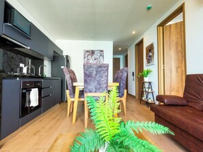 Leilighet – superior, balkong, strandutsikt | Spisestue