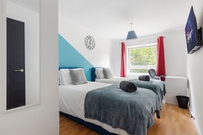 1 habitación, tabla de planchar con plancha, wifi gratis y ropa de cama