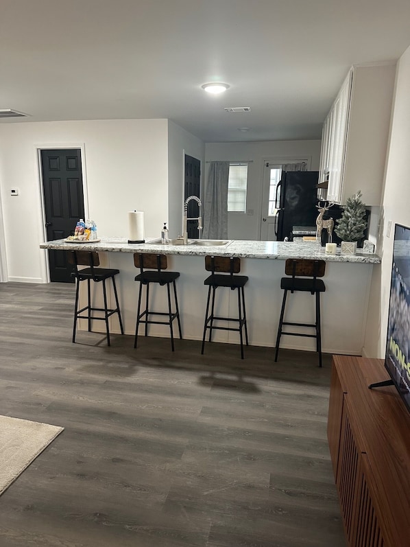 Dining - Spacious newly remodeled 2-bed 2 bath - 8 miles from Brewton Parker University (Ailey)