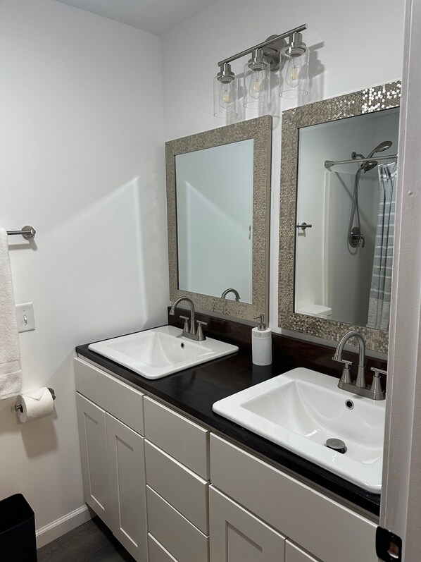 毛巾、肥皂、卫生纸