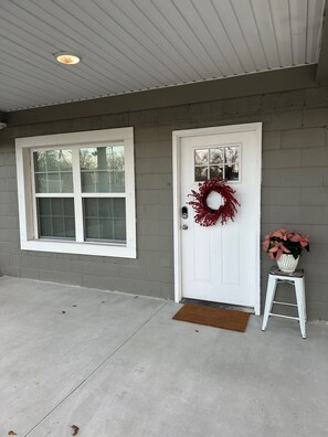 Exterior detail - Spacious newly remodeled 2-bed 2 bath - 8 miles from Brewton Parker University (Ailey)