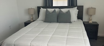 Spacious newly remodeled 2-bed 2 bath - 8 miles from Brewton Parker University