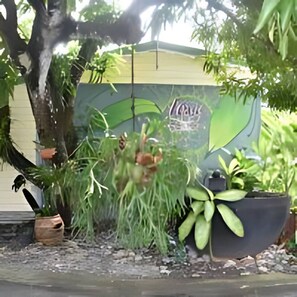 المنطقة المحيطة بالمنشأة