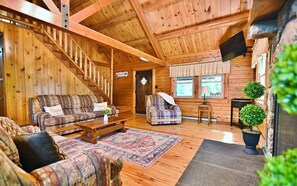 Living area - Blue Ridge Retreat- Shenandoah River (Iuray)