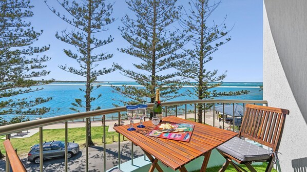 Outdoor dining - Golden Views Hideaway (Golden Beach)