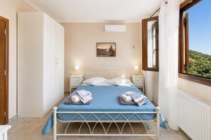 3 slaapkamers, een strijkplank/strijkijzer, wifi, beddengoed