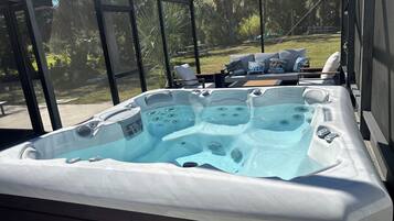 Bain à remous extérieur