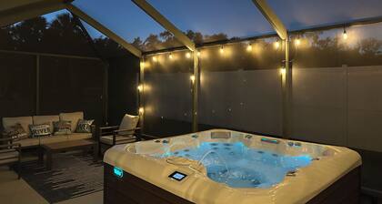 "The River House" Dock, Kayaks, Hot Tub + so much more