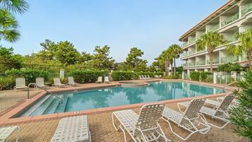 Studio, 1 King Bed (Inn at Seacrest Beach 409) | Pool