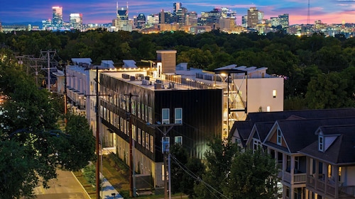 Sleeps 16 2 Homes Next Door + Walk to Dining & Music Lischey Loft & The Bloom House by Avantstay