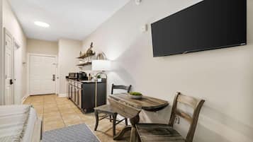 Studio, 1 King Bed (Village of SoWal B204) | Interior