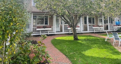 Charming 1-bedroom condo in Nantucket minutes from downtown and Children's Beach