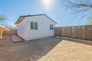 Property grounds - This centrally located 2 bedroom 2 bathroom is fully remodeled with electric vehicle charging on site (Tucson)