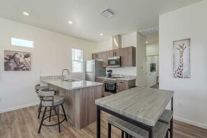 Fridge, microwave, oven, dishwasher - This centrally located 2 bedroom 2 bathroom is fully remodeled with electric vehicle charging on site (Tucson)