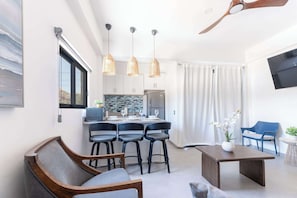 Interior - Vista Pedregal – Modern Vacation Apartment in Cabo San Lucas 2 min walk to Golden Zone Marina (Cabo San Lucas)