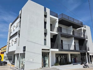 Exterior - NEW Listing | Walk to Downtown Cabo | King Bed. (Cabo San Lucas)
