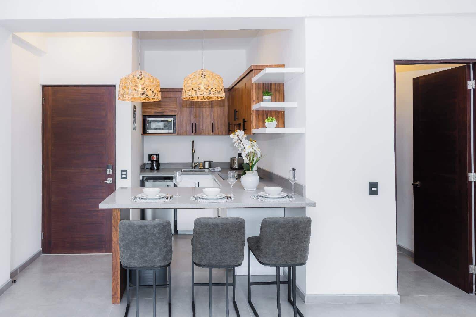 Refrigerador, microondas, horno, placa de cocina