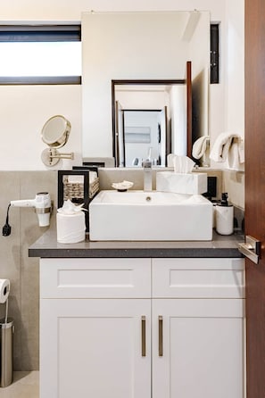 Shower, hair dryer, towels, shampoo - NEW Listing | Walk to Downtown Cabo | King Bed. (Cabo San Lucas)