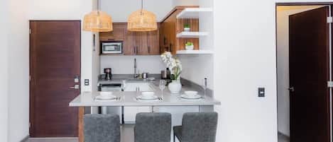 Coffee/tea maker, fridge, microwave, oven