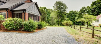 Deacon Stays: The Polo - Walk to Wake Forest University!