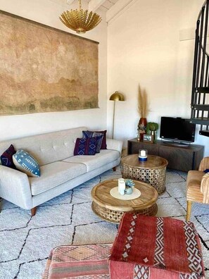 TV, fireplace, DVD player, stereo