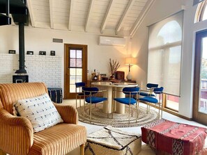 Dining - Boulder Grove Ranch (Acres of Boulders & Hot Tub) (Yucca Valley)