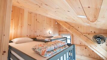 Fer et planche Ă repasser, lit parapluie, Wi-Fi, draps fournis