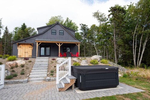 Ocean front Post and Beam Barn with HOT TUB