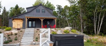 Ocean front Post and Beam Barn with HOT TUB