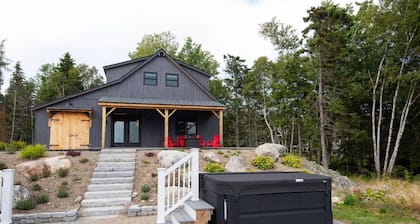 Ocean front Post and Beam Barn with HOT TUB