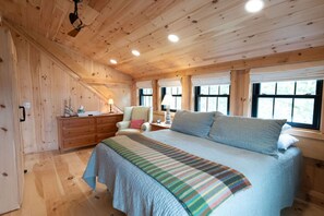 2 bedrooms, iron/ironing board, travel crib, WiFi - Ocean front Post and Beam Barn with HOT TUB (Steuben)