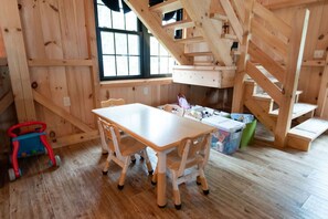 Children's area - Ocean front Post and Beam Barn with HOT TUB (Steuben)